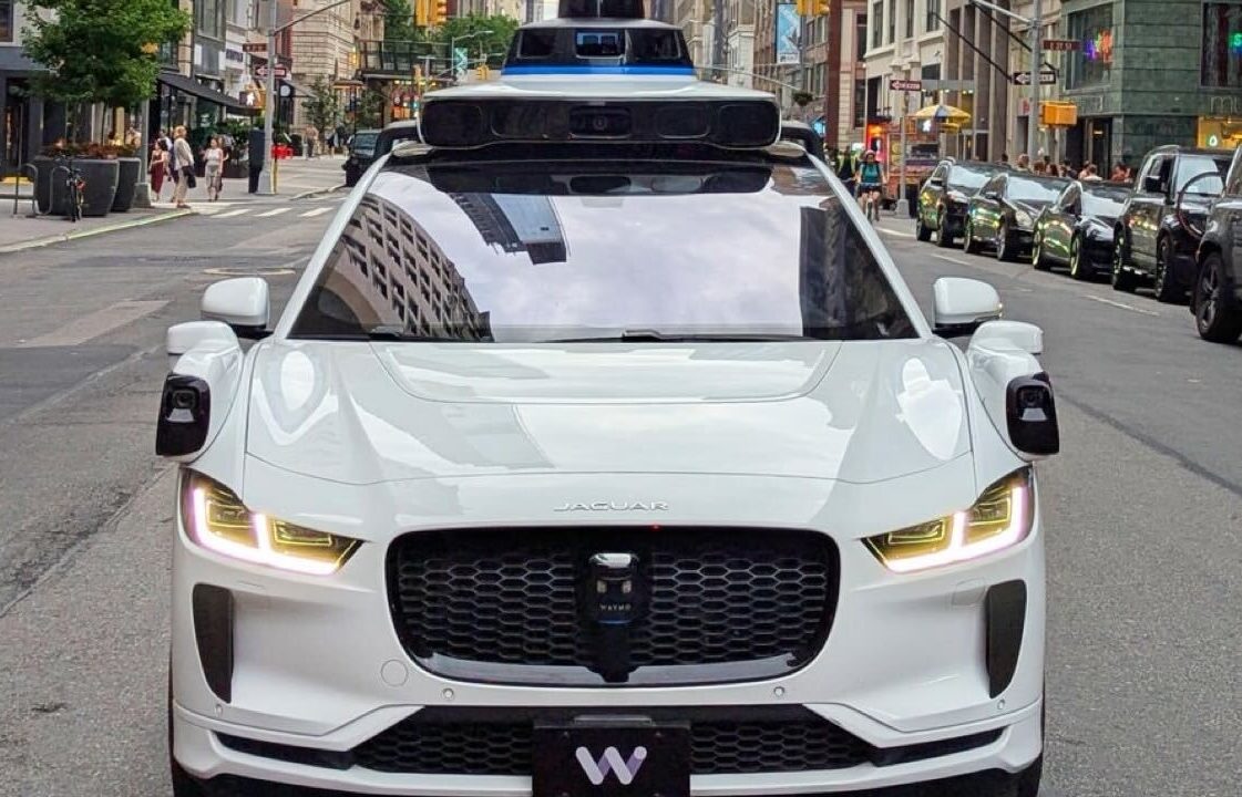 Mylimo SF katės mirtis kursto Waymo kritiką